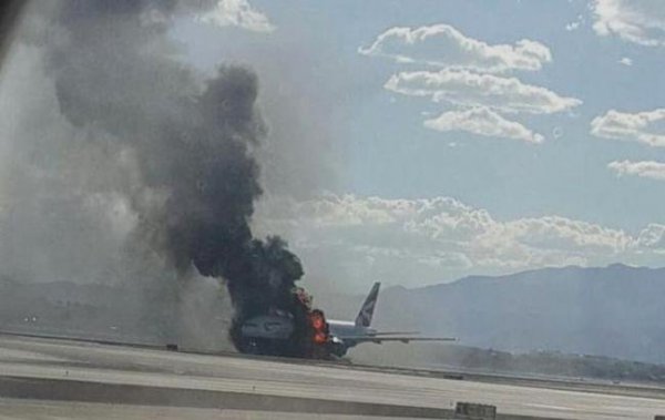В аэропорту Лас-Вегаса загорелся пассажирский самолет